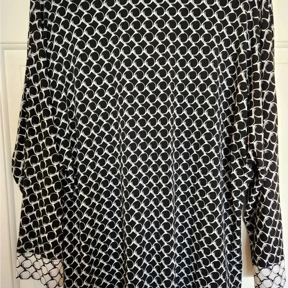 Liz Claiborne Geometric Black & White Circle Print Top – XL - Picture 2 of 8
